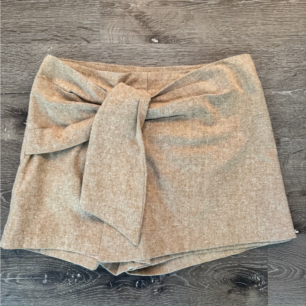 Moon River Beige Wrap Tie Mini Skort Medium